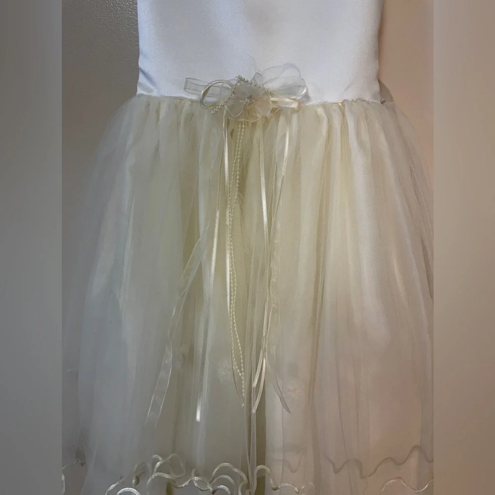 Flower Girl Dress Wedding Formal Ivory Size 4 Excellent Condition! - Picture 3 of 9